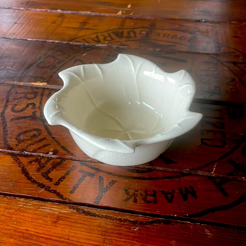 Small Leaf Pottery Bowl‎ made in USA/numbered